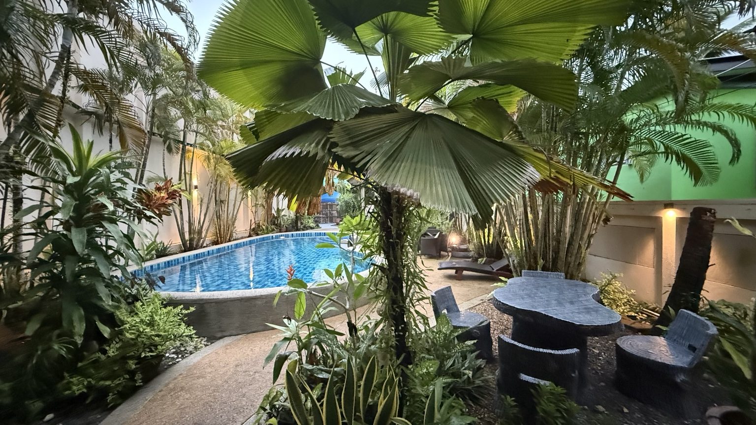 Tropical garden seating
